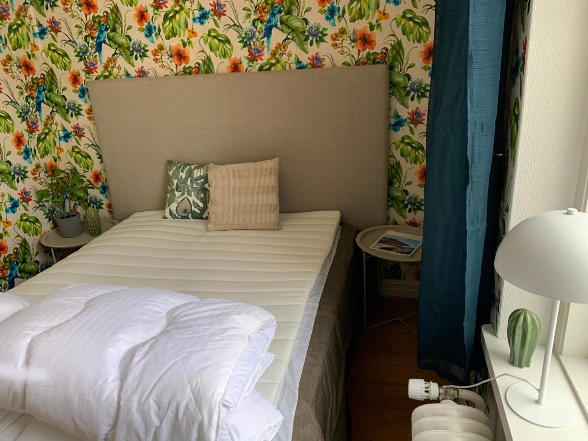 Tree Top Hill - The Old Station House - Bastad Holiday Apartments 외부 사진