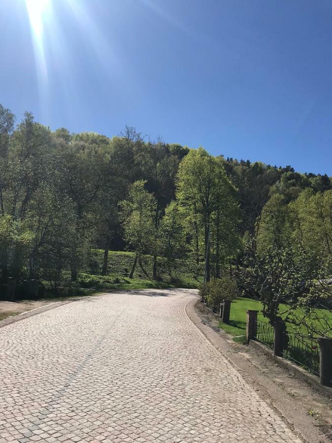 Tree Top Hill - The Old Station House - Bastad Holiday Apartments 외부 사진