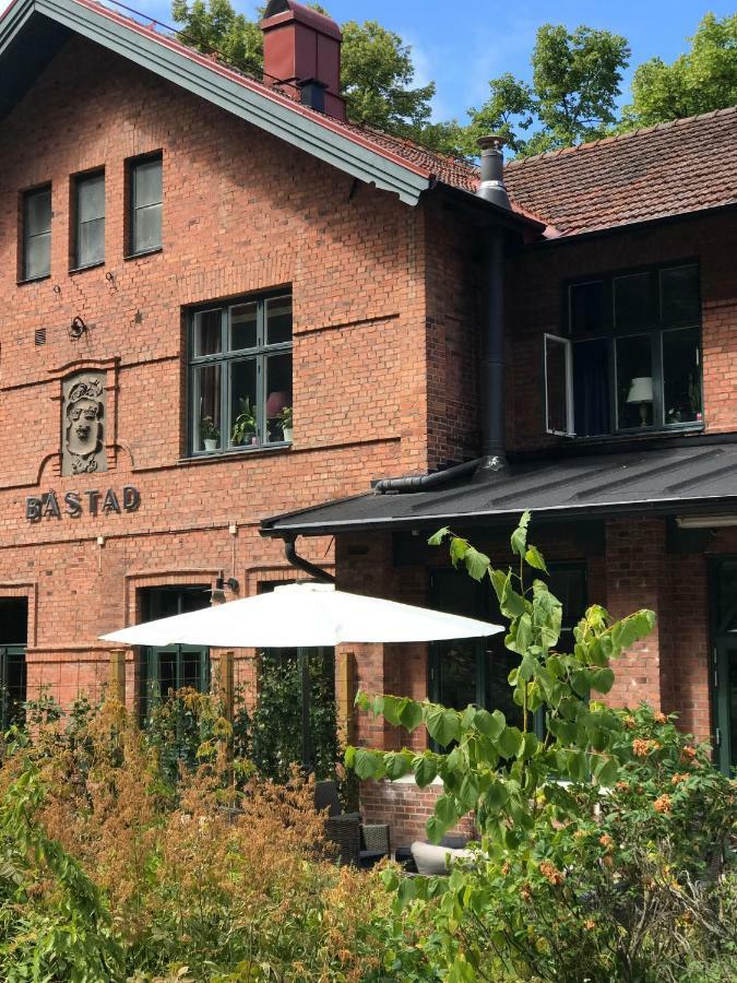 Tree Top Hill - The Old Station House - Bastad Holiday Apartments 외부 사진