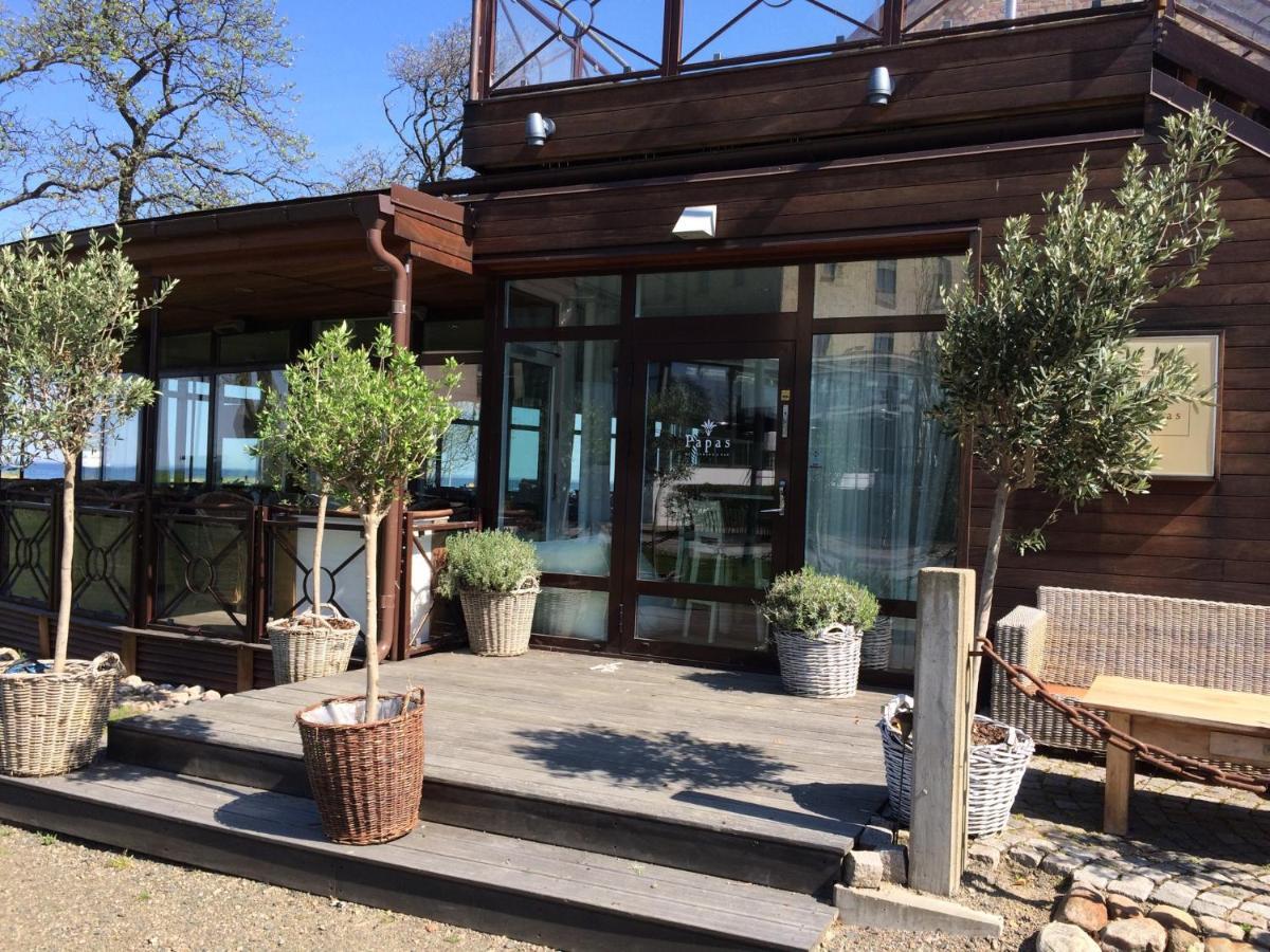 Tree Top Hill - The Old Station House - Bastad Holiday Apartments 외부 사진